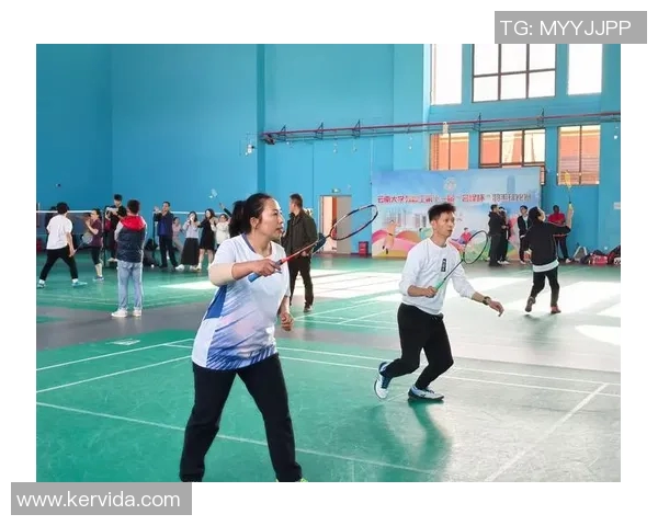 南京羽毛球队团队协作引发热议球员间配合与默契的争论与反思 南京羽毛球队团队协作引发热议球员间配合与默契的争论与反思