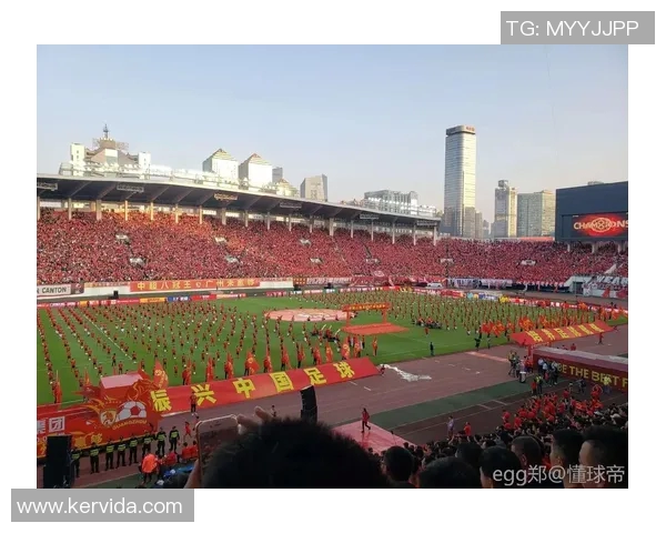 广州足球队配合变革引发热议球迷期待新战术带来胜利转机 广州足球队配合变革引发热议球迷期待新战术带来胜利转机