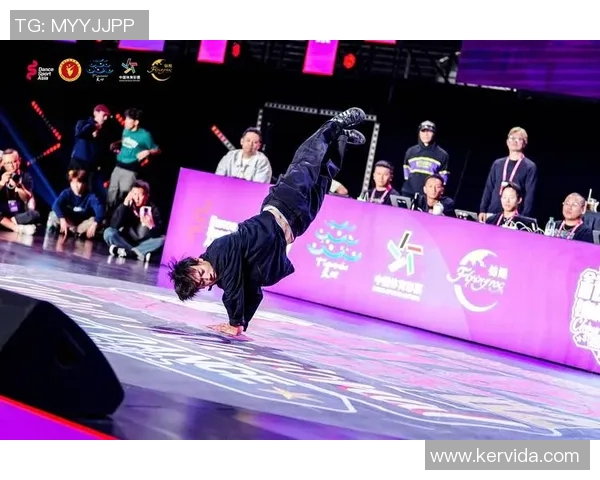 武汉街舞队与北京街舞队赛后复盘分析意识碰撞与团队协作的精彩瞬间 武汉街舞队与北京街舞队赛后复盘分析意识碰撞与团队协作的精彩瞬间