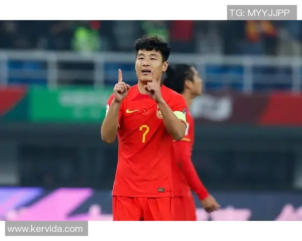 武磊与秦升的对决：从球场争锋到场外故事的深度解析