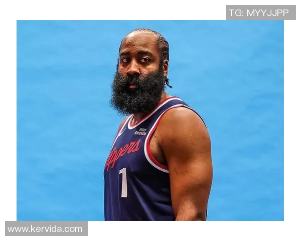 爵士与快船第五场激战回顾球员表现与战术分析全景呈现