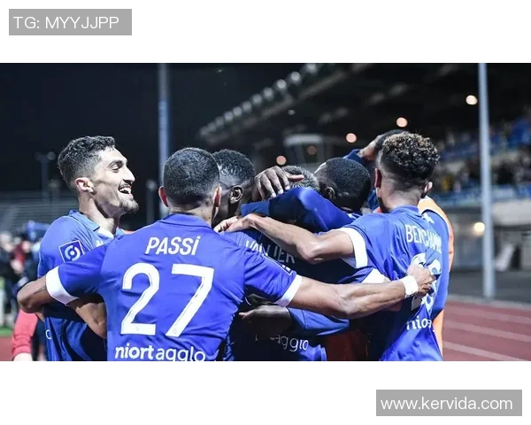 梅斯与尼奥特激战正酣谁能在法乙赛场上笑到最后