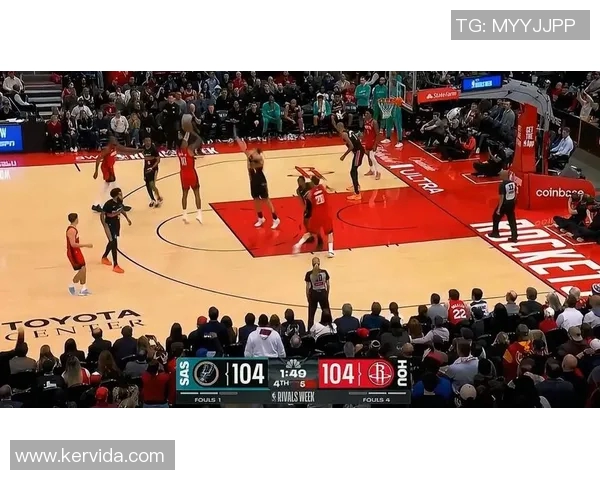 热火队与三猫队激战正酣球迷期待精彩对决与惊喜表现