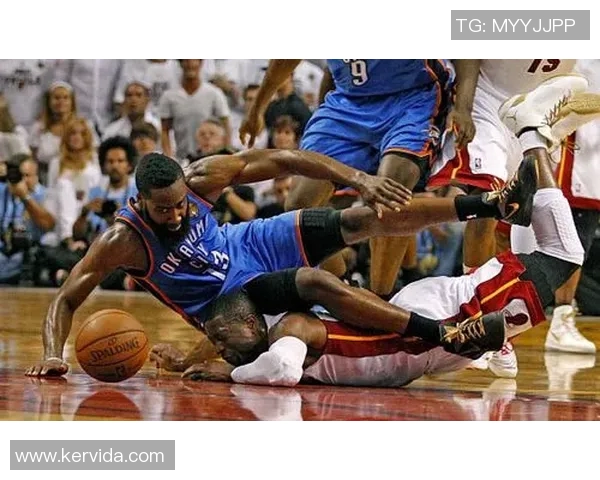 费内巴切与巴斯克的激烈对决展现篮球魅力与团队精神