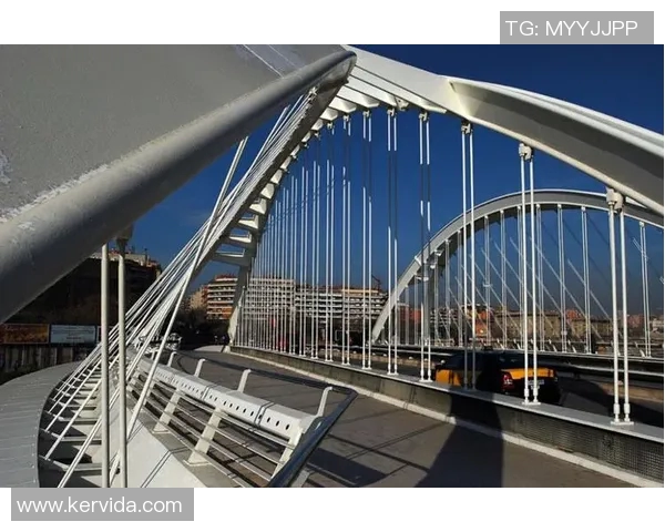 圣地亚哥与西班牙的较量:历史文化与足球的交汇点探讨