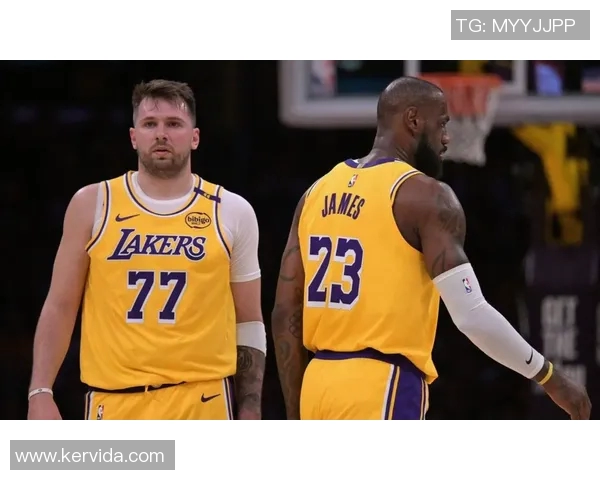 湖人对决热火全场精彩回顾与赛后分析，谁能笑到最后